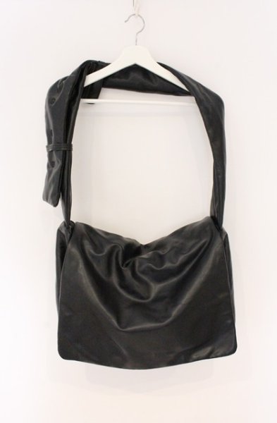 画像1: ZARA / PUボリュームメッセンジャーバッグ  ブラック O-26-04-07-027-ZA-ba-YM-OS (1)