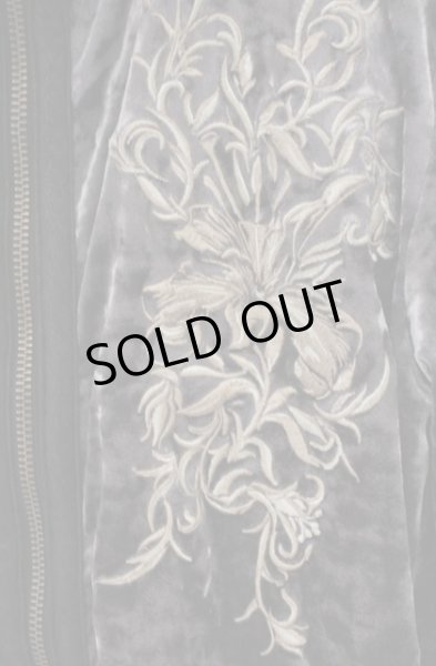 画像2: TORNADO MART / シャイニーベロア刺繍ジップアップトップ  グリーン系（光沢） O-26-04-08-003-TO-to-YM-OS (2)