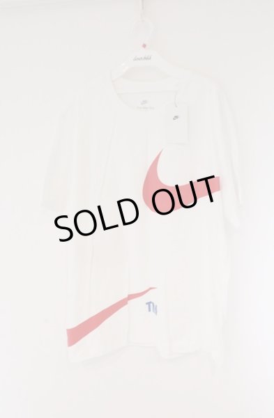 画像1: NIKE / Tシャツ DD3350-100 2XL ホワイトｘレッド O-26-04-11-015-NI-ts-YM-ZT0423D (1)
