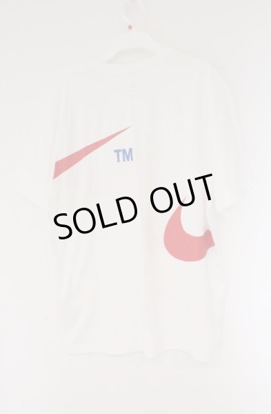画像2: NIKE / Tシャツ DD3350-100 2XL ホワイトｘレッド O-26-04-11-015-NI-ts-YM-ZT0423D (2)
