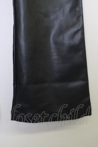 画像4: ZARA / ストレッチPUフレアパンツ EU L ブラック T-24-01-13-039-ZA-pa-YM-ZT-ML003 (4)