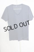Zero by TORNADO MART / グリッターピンストライプVネックTシャツ  ネイビー T-24-08-08-017-Ze-ts-YM-ZT015