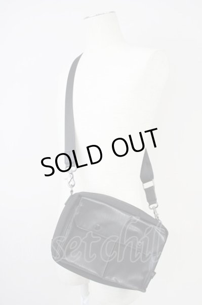 画像1: VANQUISH / コンビネーションボディバッグ  ブラック T-25-06-27-028-VA-ba-YM-ZT344 (1)