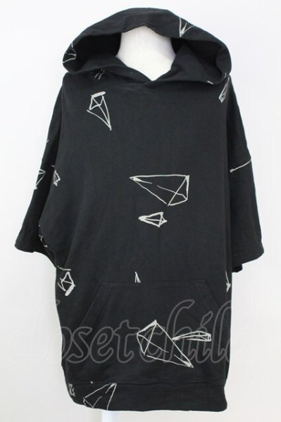 画像1: A.F ARTEFACT / PYRA PATTERN PRINT SWEAT HOODIE 半袖パーカー 2 ブラック T-25-08-06-026-A.-to-YM-ZT111 (1)