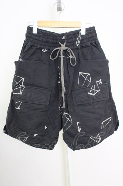 画像1: A.F ARTEFACT / PYRA PATTERN PRINT CARGO BASKET ショートパンツ 3 ブラック T-25-08-06-038-A.-pa-YM-ZT109 (1)