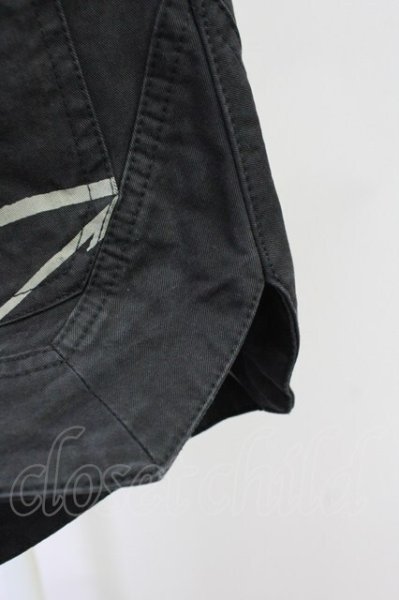 画像6: A.F ARTEFACT / PYRA PATTERN PRINT CARGO BASKET ショートパンツ 3 ブラック T-25-08-06-038-A.-pa-YM-ZT109 (6)
