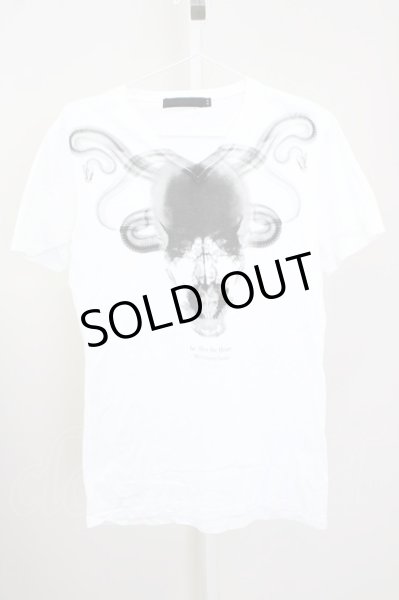 画像1: FUGA / SKELTONスカルVネックTシャツ 44 ホワイト T-25-10-07-013-FU-ts-YM-ZT074 (1)