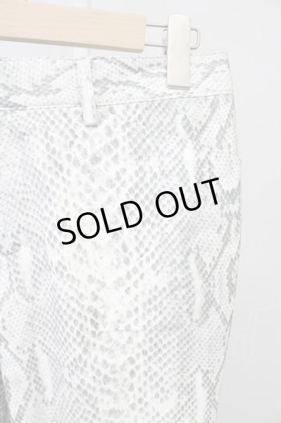 画像4: 5351pour les Hommes / パイソン総柄ナイロンフレアパンツ 2 ホワイト T-25-11-04-005-53-pa-YM-ZT (4)