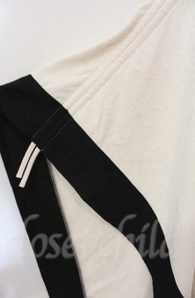 画像3: NO ID. BLACK / ドローストリングスフーデッドポンチョ ONE ホワイトｘブラック T-25-12-11-029-NO-ja-YM-ZT (3)