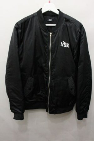 画像: 【SALE】NieR CLOTHINGジャケット.バックパッチナイロンブルゾン /ブラック/ O-22-04-20-061-SE-ja-YM-ZT-M111