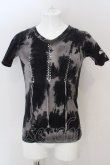 画像1: 【WINTERセール】Roen / レースアップムラ染Tシャツ 44 グレーｘグリーン系 O-24-04-16-011-Ro-ts-YM-ZT484 (1)