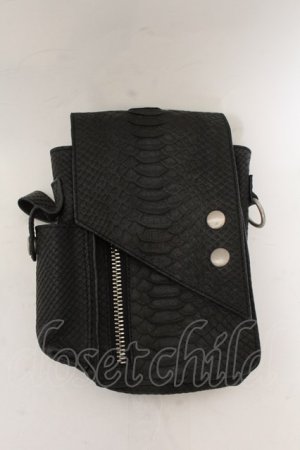 画像: 【WINTERセール】NO ID. / パイソンシザーバッグ ブラック O-24-10-11-111-NO-za-YM-ZT-MK001