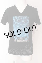 画像: Black by VANQUISH / ボックスプリントVネックTシャツ M ブラック O-25-04-10-046-Bl-ts-YM-ZT144