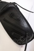 画像2: Roen / Dakotaコラボ　カウハイドショルダーバッグ  ブラック O-25-05-25-052-Ro-ba-YM-OS (2)