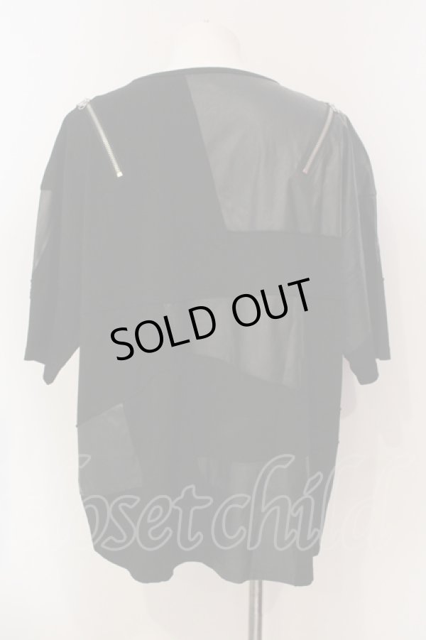 画像2: CIVARIZE / PUレザー切り替えパッチワークショルダーZIP Tシャツ F ブラック O-25-05-25-014-CI-ts-YM-OS (2)
