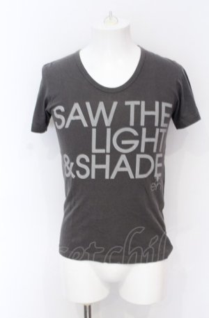 画像: en / SAW THE LIGHT ＆ SHADE Tシャツ  ライトグレー O-25-05-31-031-EN-ts-YM-OS