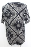 画像3: NO ID. / バンダナ総柄BIG Tシャツ 1 ブラック O-25-09-16-046-NO-ts-YM-OS (3)