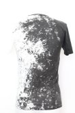 画像2: SHELLAC / 総柄VネックTシャツ 44 ブラックｘホワイト O-25-09-16-050-SH-ts-YM-OS (2)