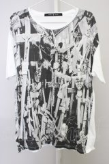 画像: 【WINTERセール】NO ID. BLACK / CROSSプリントTシャツ ONE ホワイト T-24-04-23-017-NO-ts-YM-ZT199