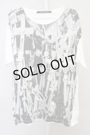画像: 【WINTERセール】NO ID. BLACK / CROSSプリントTシャツ ONE ホワイト T-24-04-23-017-NO-ts-YM-ZT199