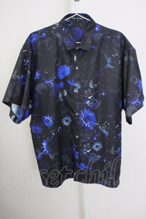 画像: 【WINTERセール】NO ID. BLACK / 花柄ショートカラーBIGシャツ 2 ブラックｘブルー T-24-09-13-023-NO-sh-YM-ZT165