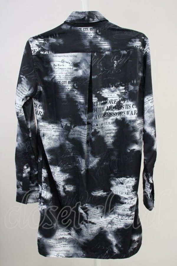 若者に人気のブランド SHELLAC / × semanticdesign 総柄シャツ S ブラック T-25-06-27 トップス