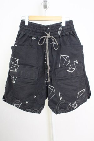 画像: A.F ARTEFACT / PYRA PATTERN PRINT CARGO BASKET ショートパンツ 3 ブラック T-25-08-06-038-A.-pa-YM-ZT