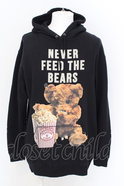 NEVER FEED THE BEAR パーカートップス